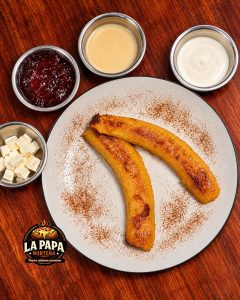 Platano Horneado con canela, mermelada, queso y lechera